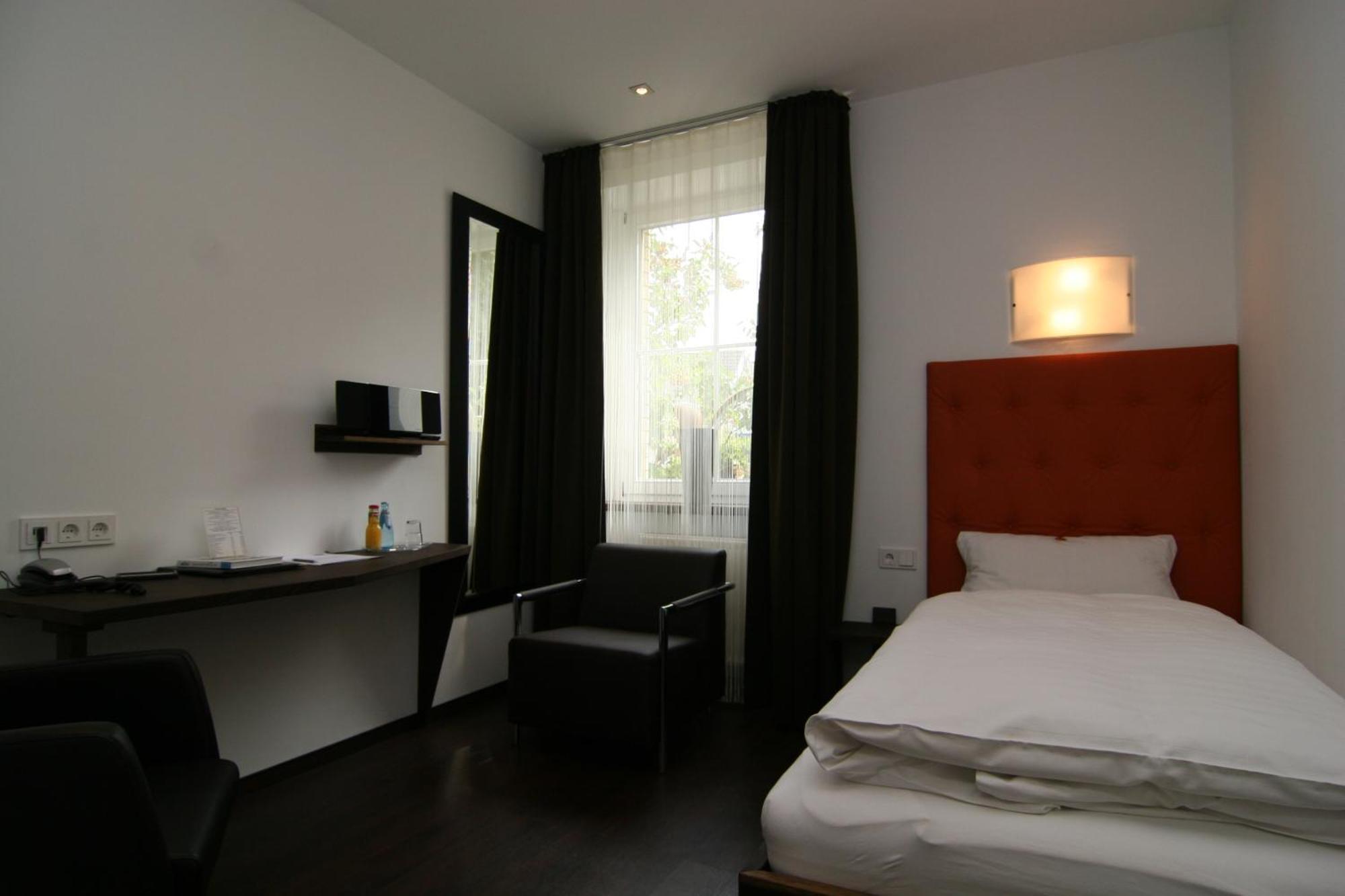 Hotel Zur Wartburg Rheda-Wiedenbrück Esterno foto