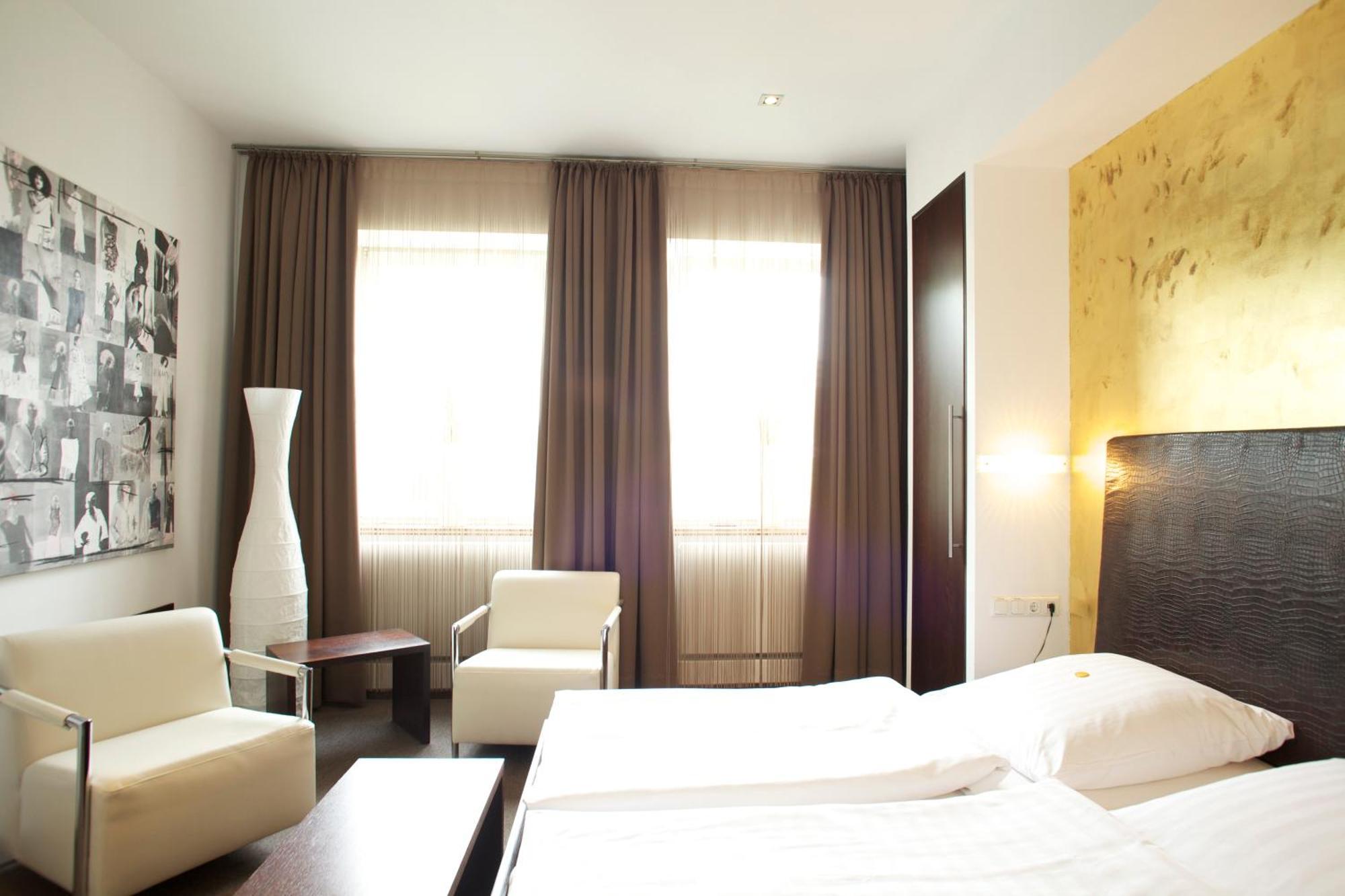 Hotel Zur Wartburg Rheda-Wiedenbrück Esterno foto