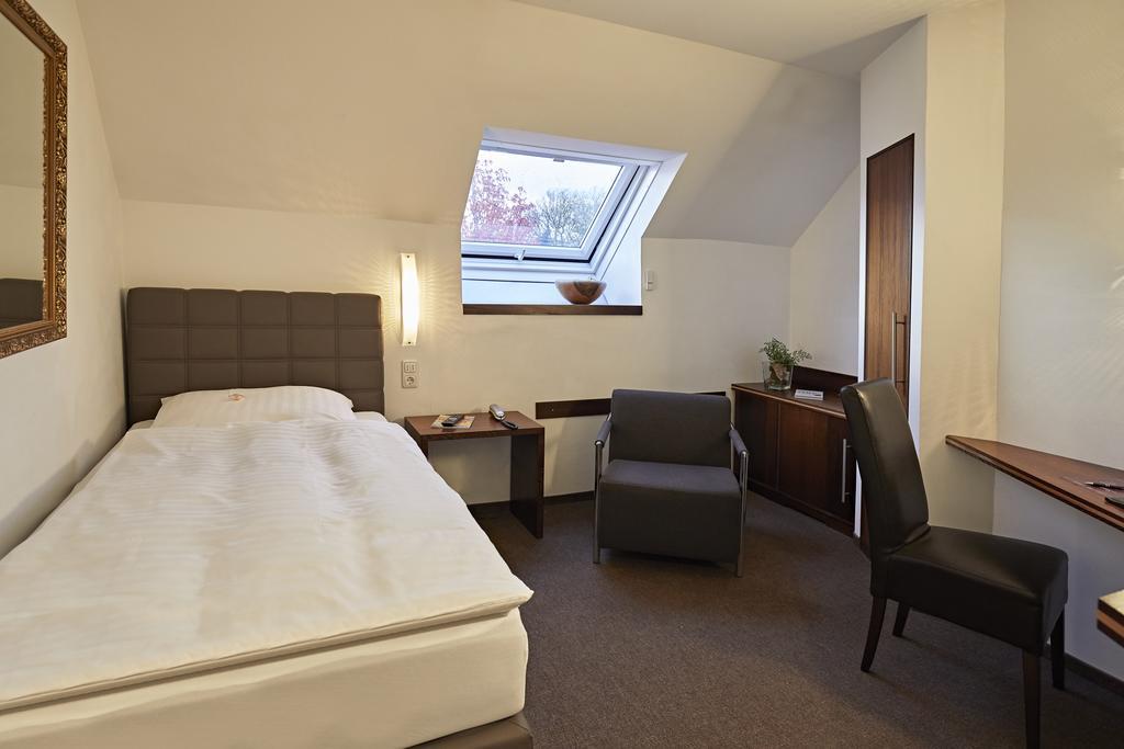 Hotel Zur Wartburg Rheda-Wiedenbrück Esterno foto