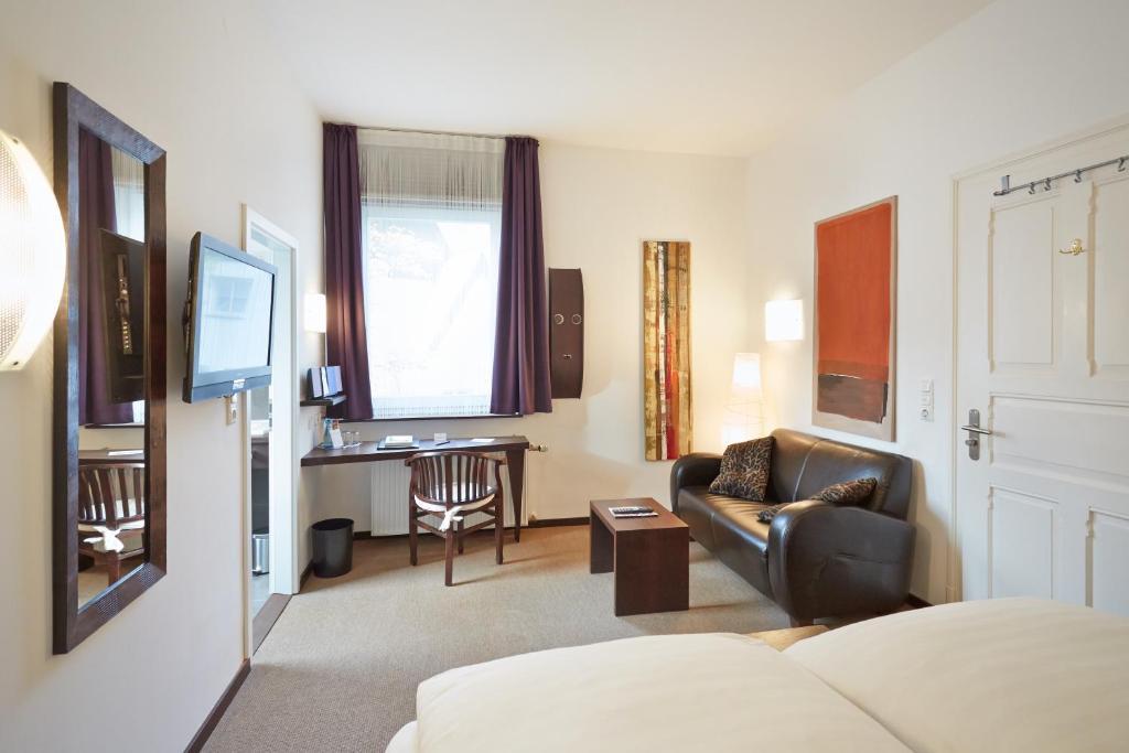 Hotel Zur Wartburg Rheda-Wiedenbrück Esterno foto